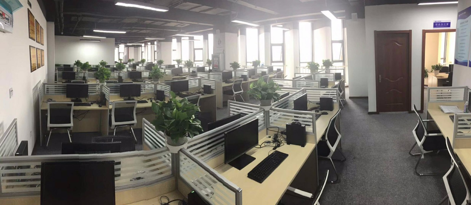 辦公區(qū)2.jpg
