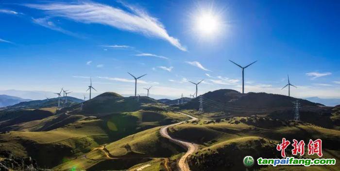 資料圖：拉馬鄉(xiāng)魯南山風(fēng)電場。李益民 攝